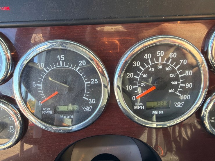 2018-western-star-4700-image-74