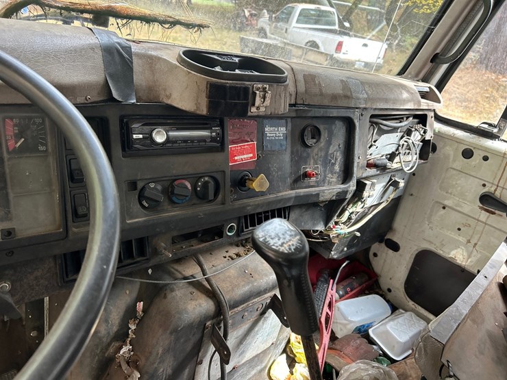 international-4900-image-47