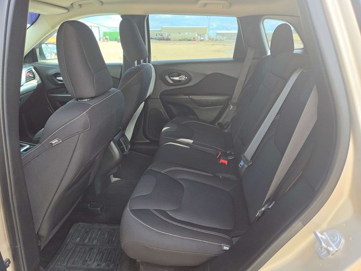 2015-jeep-cherokee-image-8