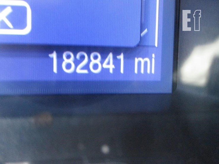 2015-ford-explorer-image-17