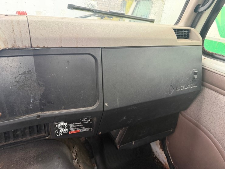 2000-international-8100-image-15