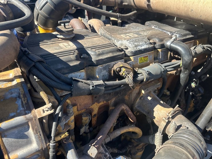 2011-caterpillar-c15-image-42
