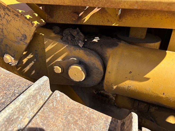 caterpillar-d5m-lgp-image-20