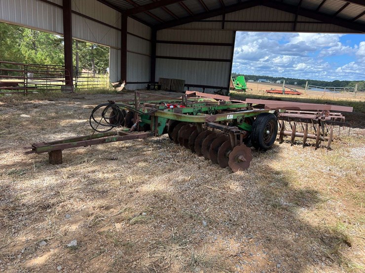 john-deere-210-image-1