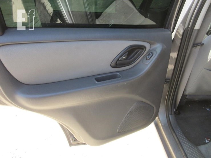 2005-ford-escape-xlt-image-12