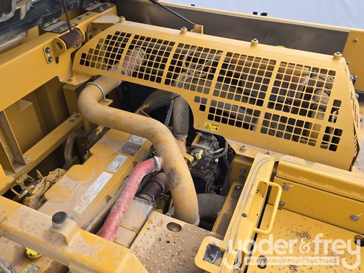 2020-caterpillar-352-image-63