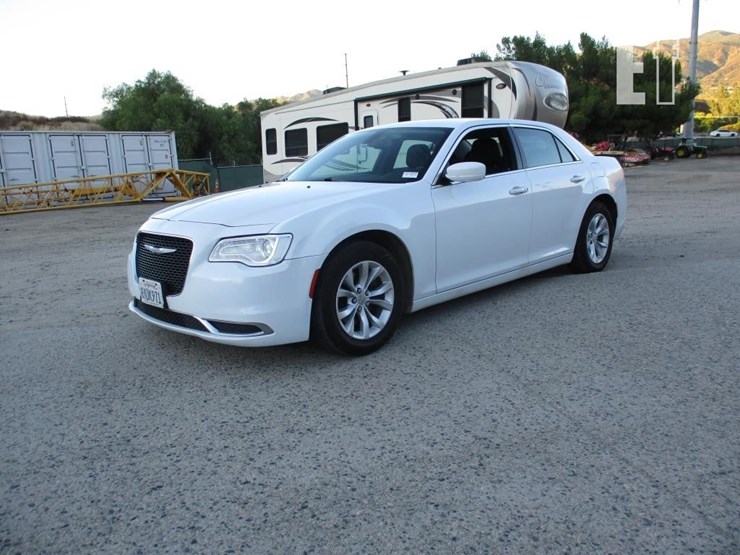2021-chrysler-300-image-1