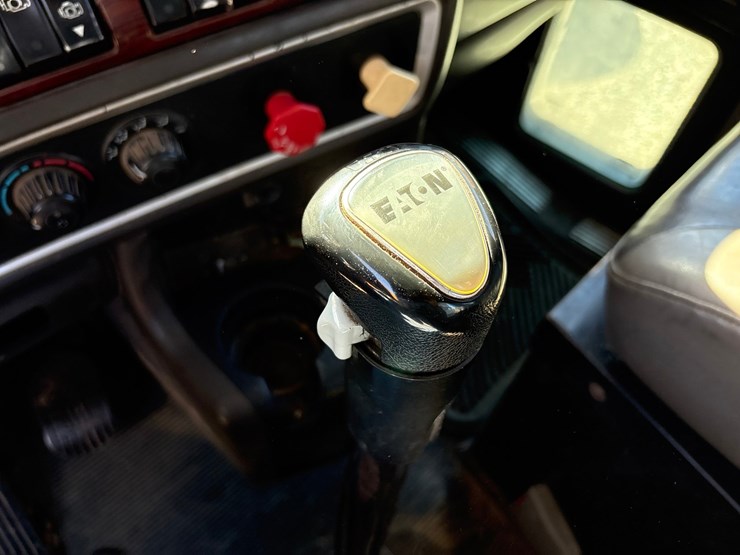 2009-kenworth-t800-image-102