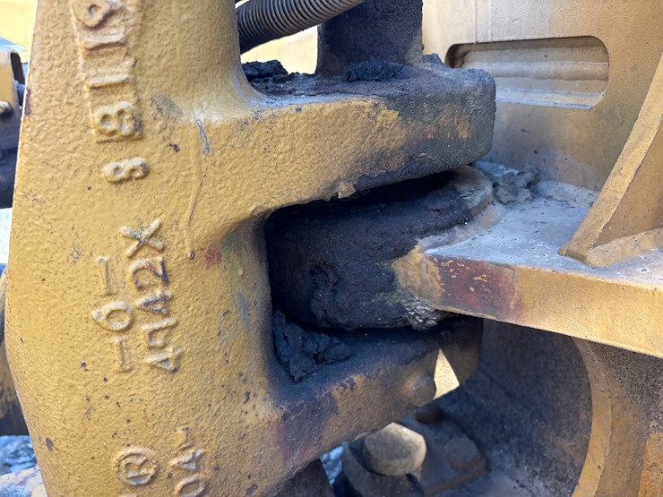 caterpillar-d5m-lgp-image-25