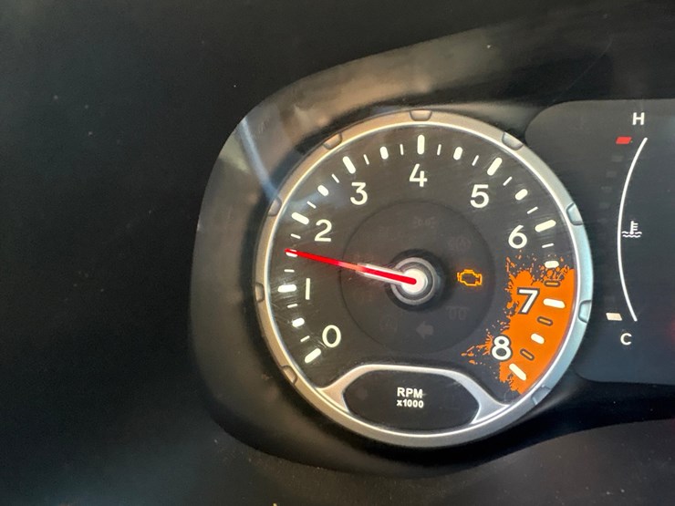 2016-jeep-renegade-image-40