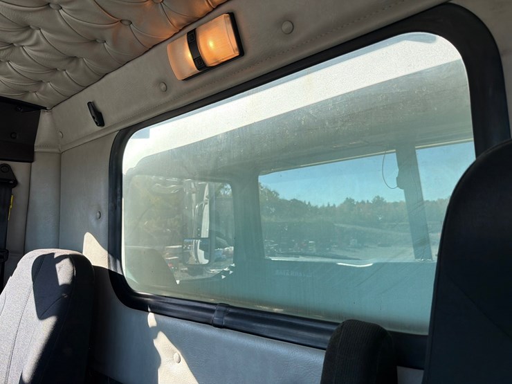 2018-western-star-4700-image-80