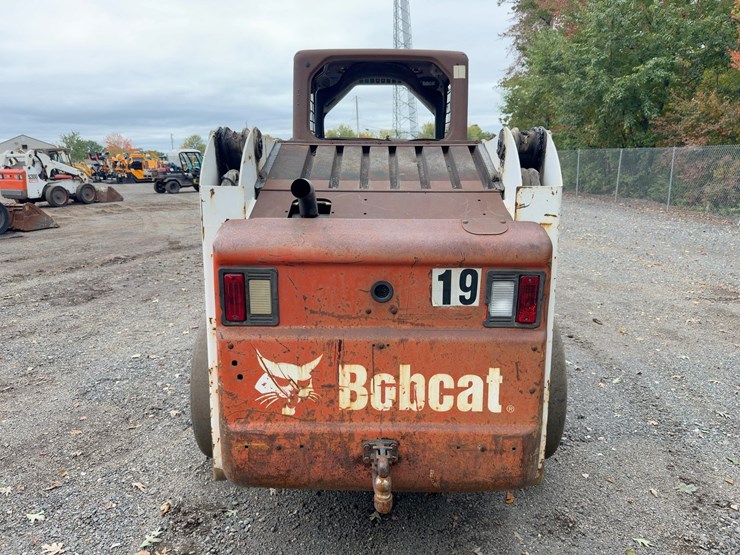 2010-bobcat-s220-image-4