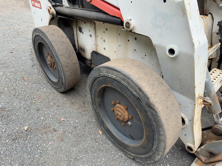 2009-bobcat-s220-image-11