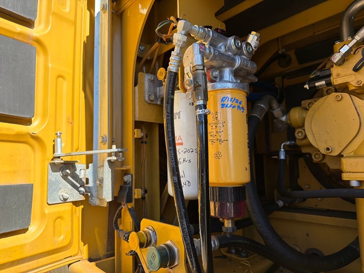 2013-caterpillar-c9-image-23