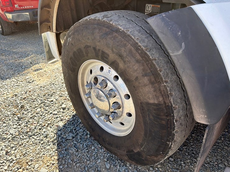2016-kenworth-t880-image-103