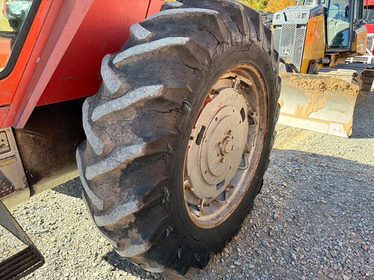 massey-ferguson-1135-image-56