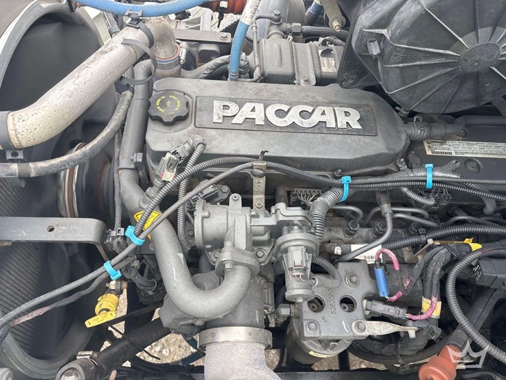 2019-peterbilt-330-image-9