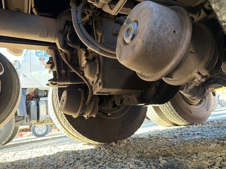 2019-peterbilt-367-image-48