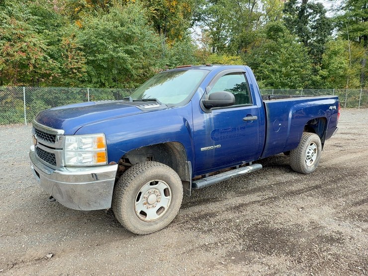 2013-chevrolet-silverado-2500hd-image-1