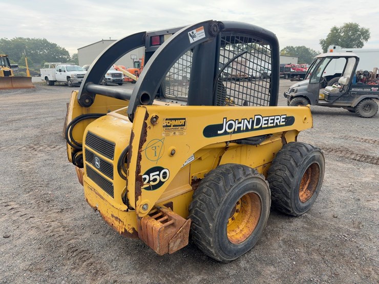 2002-john-deere-250-image-5