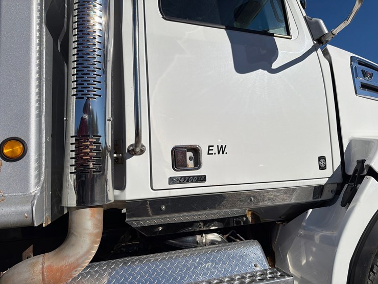 2018-western-star-4700-image-45
