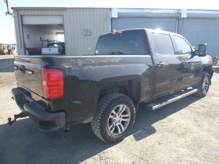 2017-chevrolet-1500-image-3