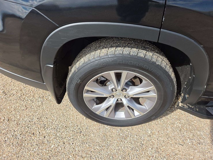 2015-toyota-highlander-xle-image-31