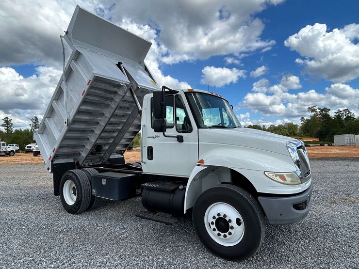 2009-international-durastar-4400-image-3