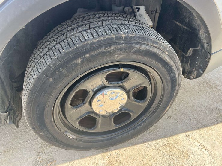 2017-ford-explorer-image-25