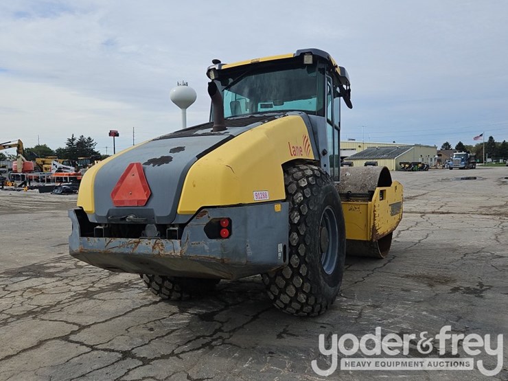 2015-dynapac-ca250d-image-6