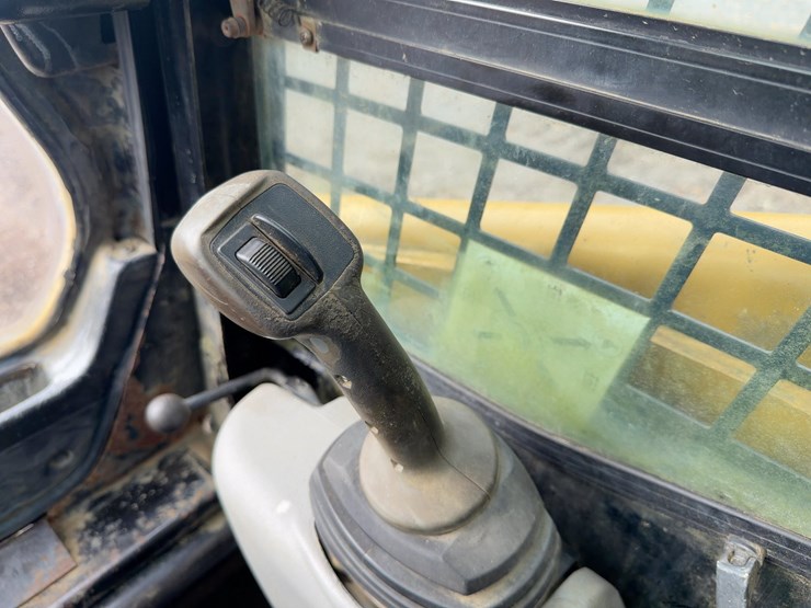 2005-caterpillar-277b-image-22