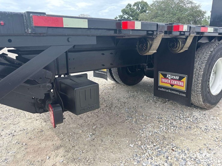 2019-peterbilt-330-image-35