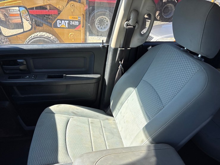 2019-ram-1500-classic-image-58