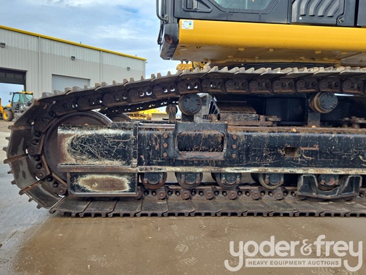 2020-caterpillar-352-image-9