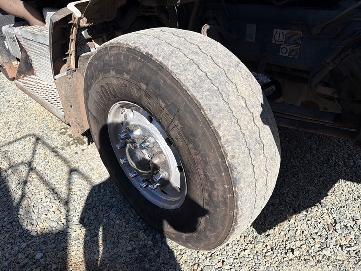2016-kenworth-t880-image-94