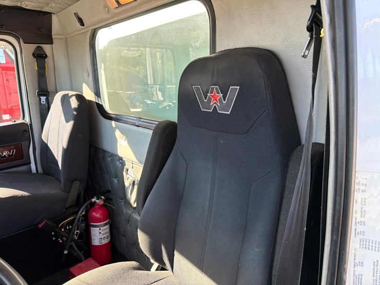 2018-western-star-4700-image-68