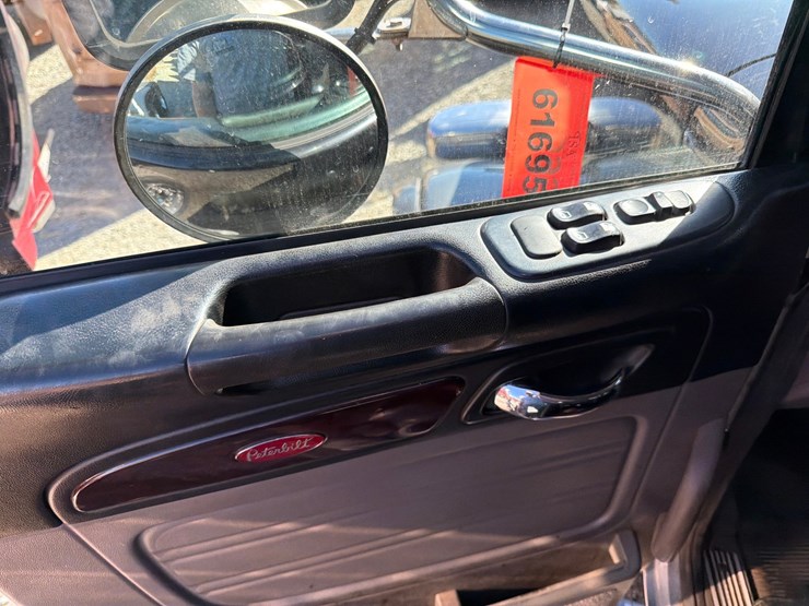 2019-peterbilt-367-image-59