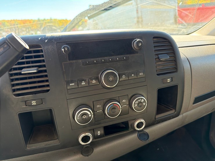 2013-chevrolet-1500-image-58