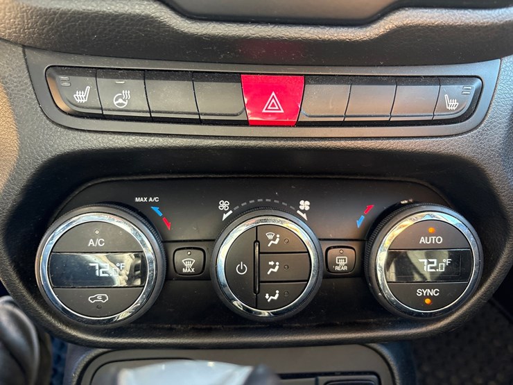 2016-jeep-renegade-image-44