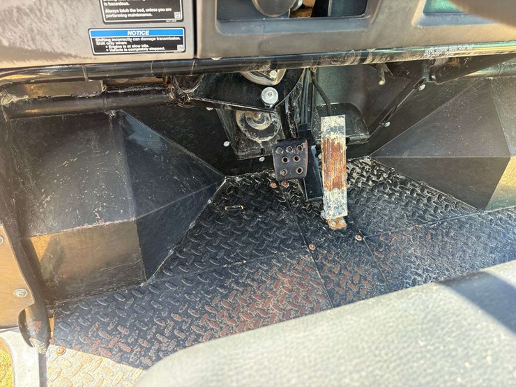 2023-kawasaki-4010-trans-4x4-utility-vehicle-(485-hours)-image-9