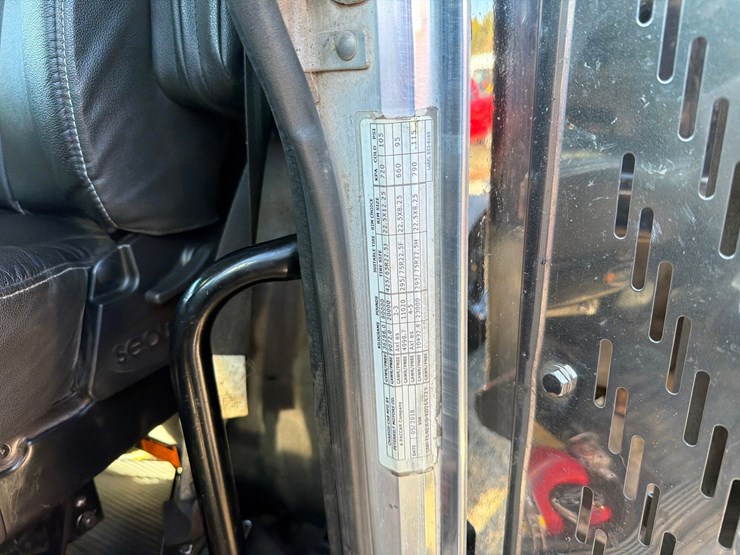 2019-peterbilt-367-image-56