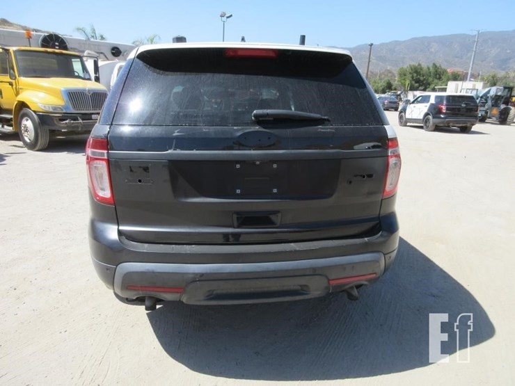 2015-ford-explorer-image-16