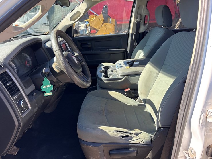 2019-ram-1500-classic-image-47