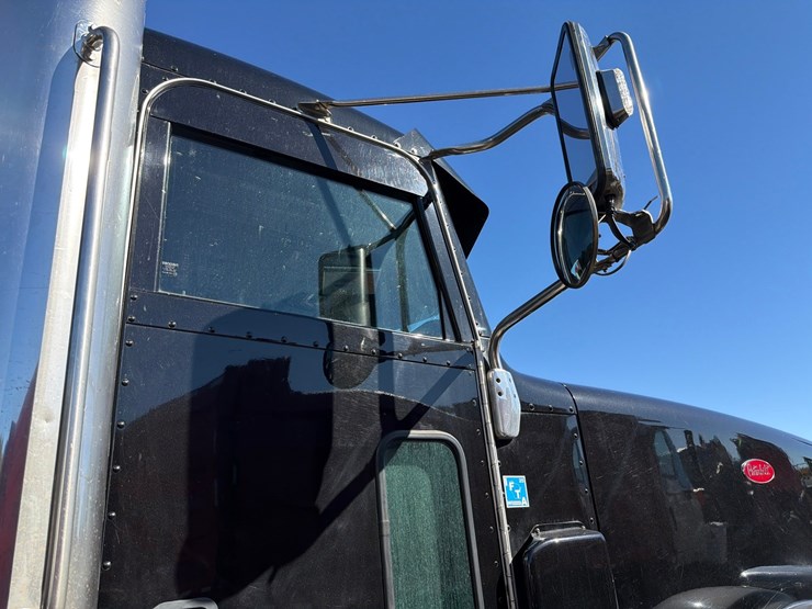 2019-peterbilt-367-image-38