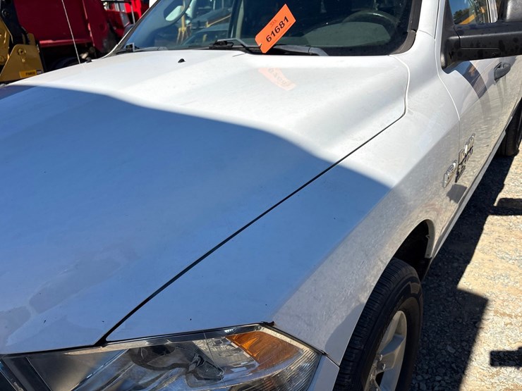 2019-ram-1500-classic-image-10