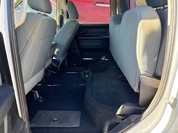 2019-ram-1500-classic-image-42