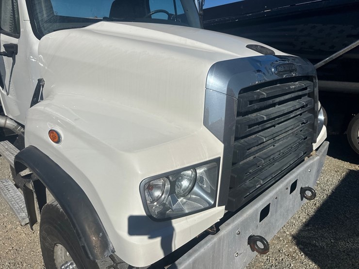 2015-freightliner-114sd-image-10