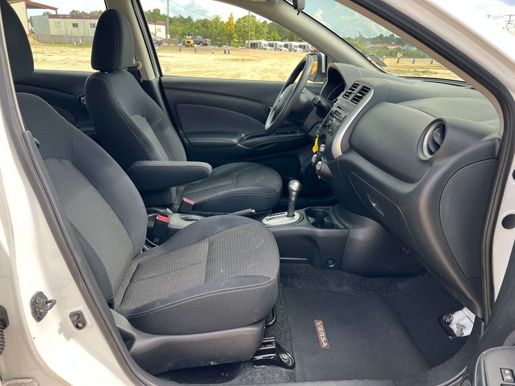 2014-nissan-versa-4-door-sedan-(38,174-miles)-image-19