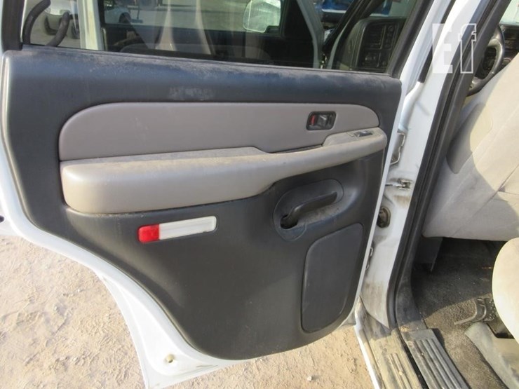 2001-chevrolet-tahoe-image-12