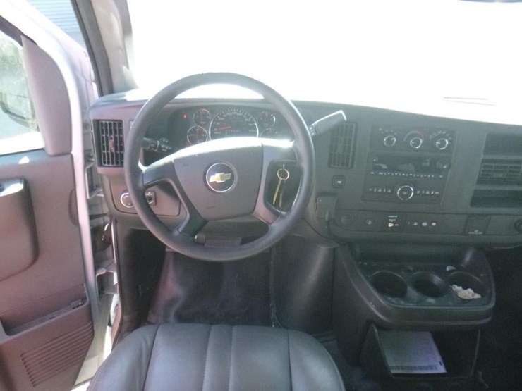 2016-chevrolet-express-2500-image-12
